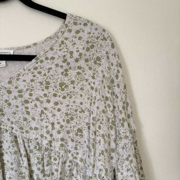 Love Riche Green Floral Blouse Size Medium - Picture 4 of 10